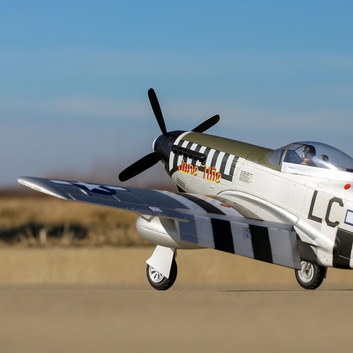 E-flite P-51D Mustang 1.2m BNF Basic with AS3X and SAFE Select 18 E-flite P-51D Mustang 1.2m BNF Basic with AS3X and SAFE Select - Image 18